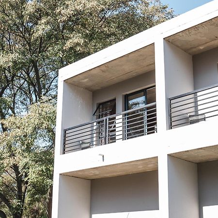 ホテル The Wild Peach - Menlyn Pretoria-Noord エクステリア 写真