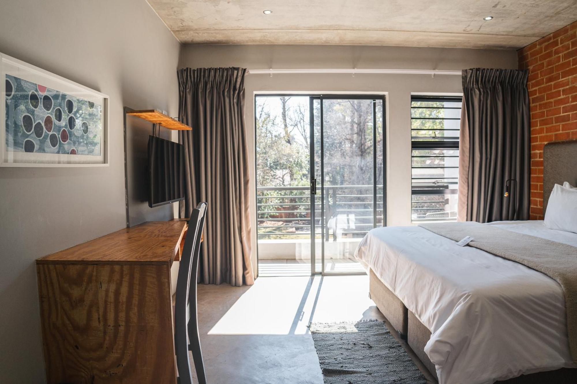 ホテル The Wild Peach - Menlyn Pretoria-Noord エクステリア 写真