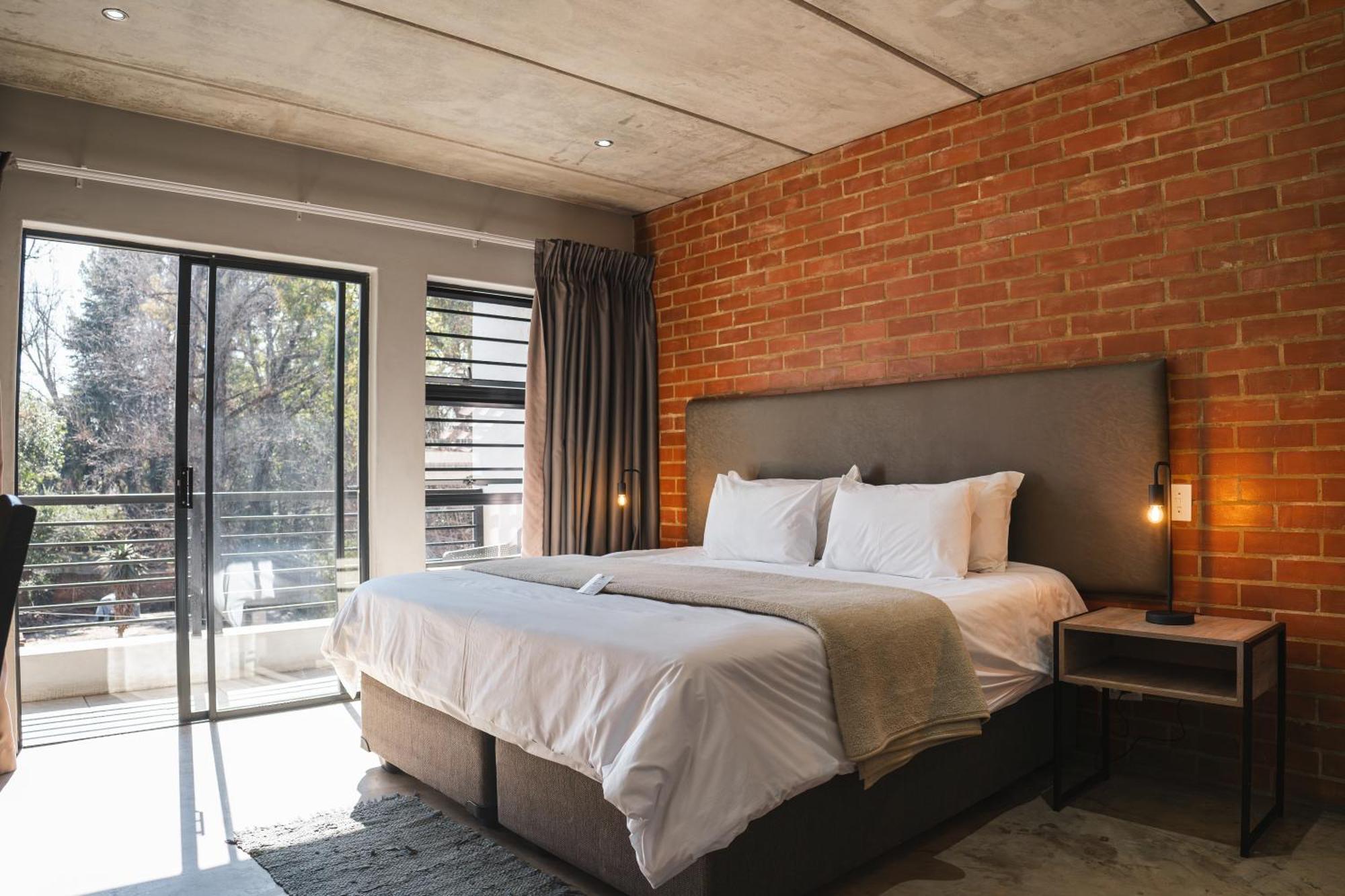 ホテル The Wild Peach - Menlyn Pretoria-Noord エクステリア 写真