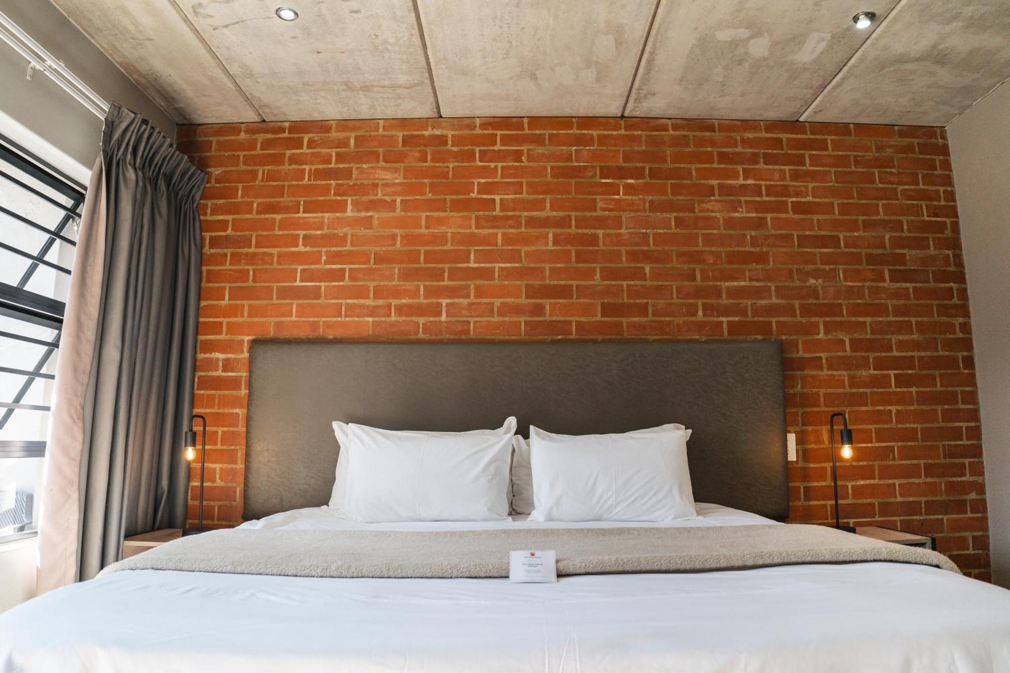 ホテル The Wild Peach - Menlyn Pretoria-Noord エクステリア 写真