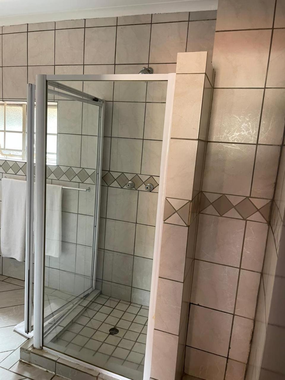 ホテル The Wild Peach - Menlyn Pretoria-Noord エクステリア 写真