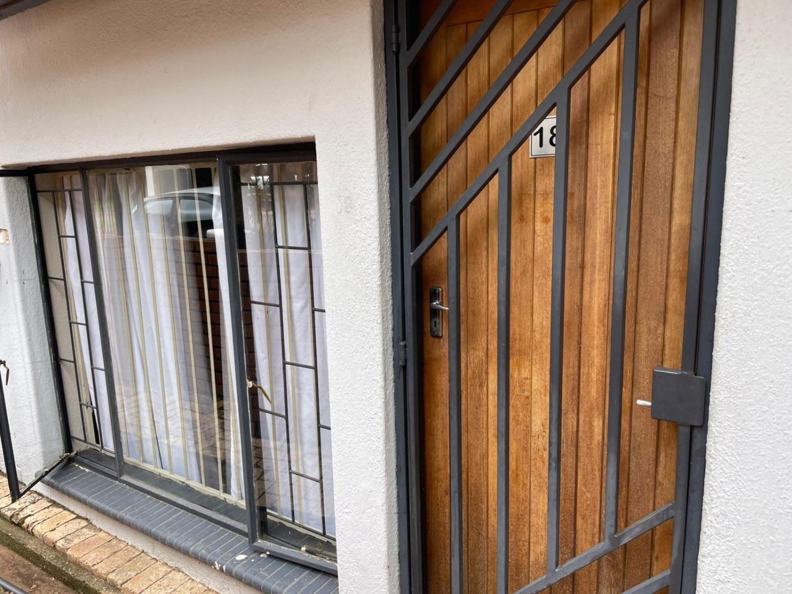 ホテル The Wild Peach - Menlyn Pretoria-Noord エクステリア 写真
