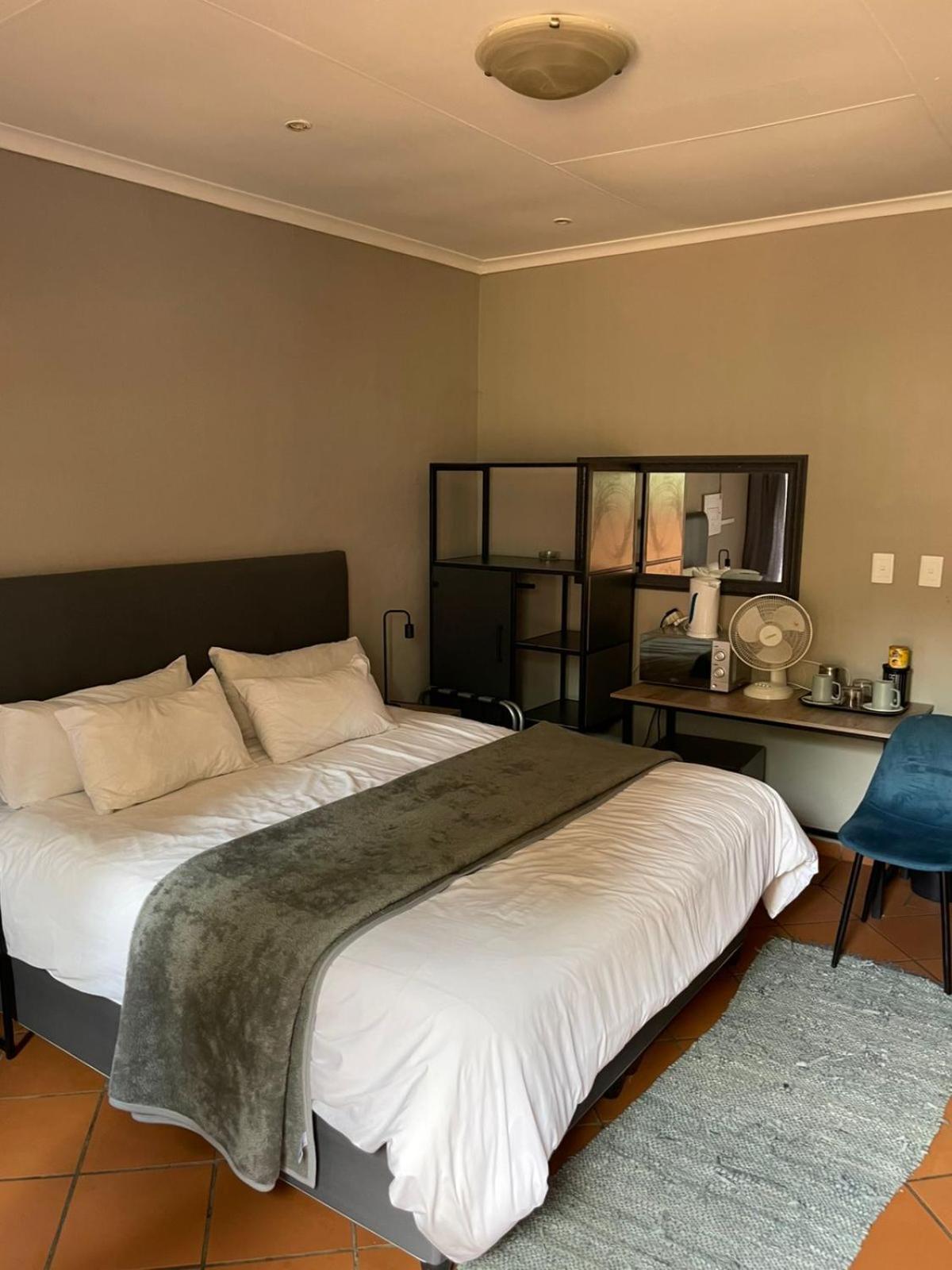 ホテル The Wild Peach - Menlyn Pretoria-Noord エクステリア 写真