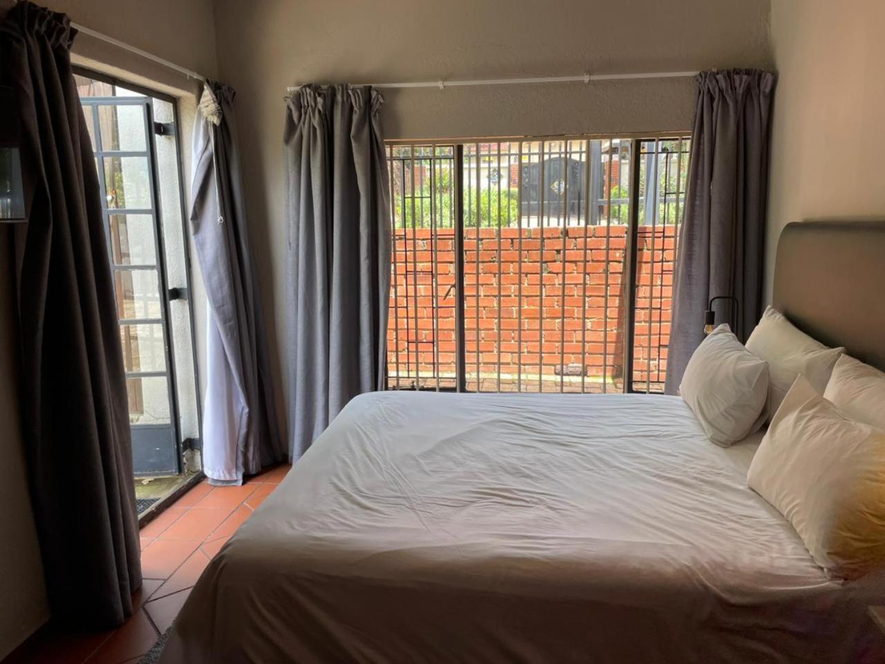 ホテル The Wild Peach - Menlyn Pretoria-Noord エクステリア 写真